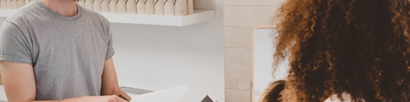 Shopify或WooCommerce独立站后台与多种第三方应用插件商店界面