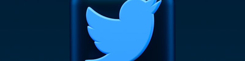 Canva设计工具编辑界面，正在制作适用于社交媒体和广告的电商营销素材