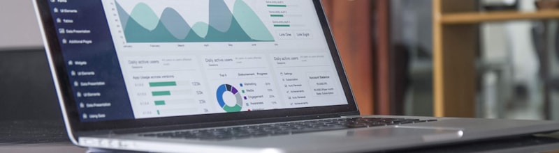 社媒营销与广告管理工具的多平台内容发布与数据分析界面