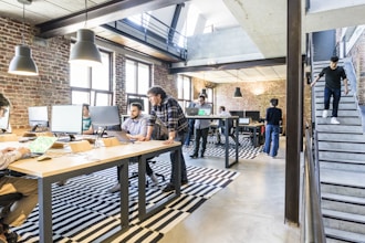 博主测评产品并发布在个人博客与社交媒体上的合作流程示意图